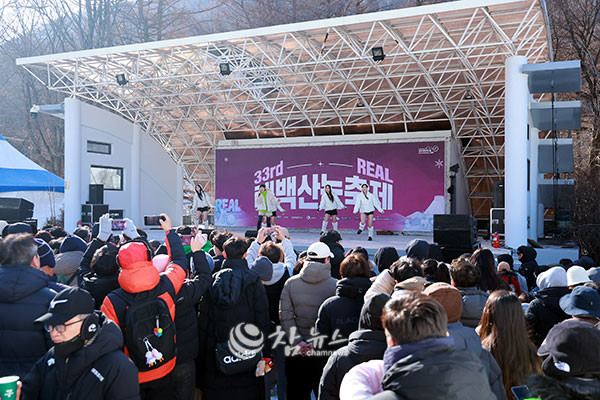 국내 대표 겨울축제인 제33회 태백산 눈축제 개막식이 31일 태백산국립공원 당골광장에서 이철규 국회의원, 김진태 강원특별자치도지사, 이상호 태백시장, 시ㆍ도의원, 관광객 등이 참석한 가운데 열리고 있다. (사진=태백시청 제공)