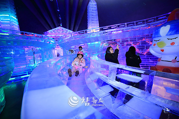 ‘2026 얼음나라 화천 산천어축제’ 실내얼음조각광장. ⓒ2026 참뉴스/정광섭