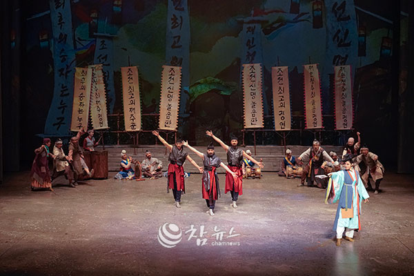 강원 정선군은 지역 대표 공연 콘텐츠인 뮤지컬 퍼포먼스 ‘아리아라리’ 상설 공연에 앞서 31일 오픈 드레스 리허설을 개최하고 공연 완성도를 최종 점검하고 있다. (사진=정선군청 제공)