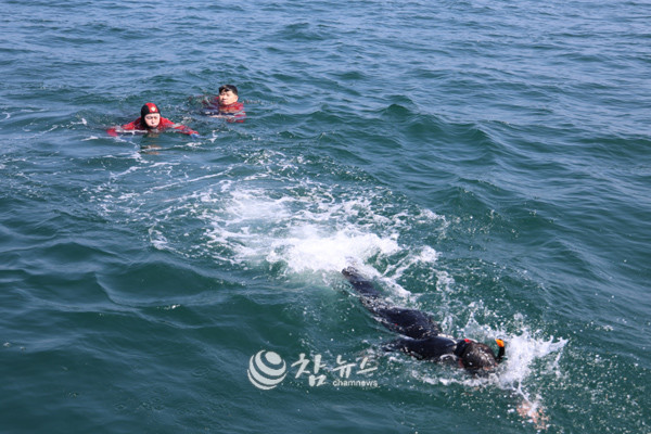 동해지방해양경찰청은 2일 묵호파출소 관내 하평해변에서 인명구조 역량 강화를 위한 현장 훈련을 전개했다. (사진=동해지방해양경찰청 제공)